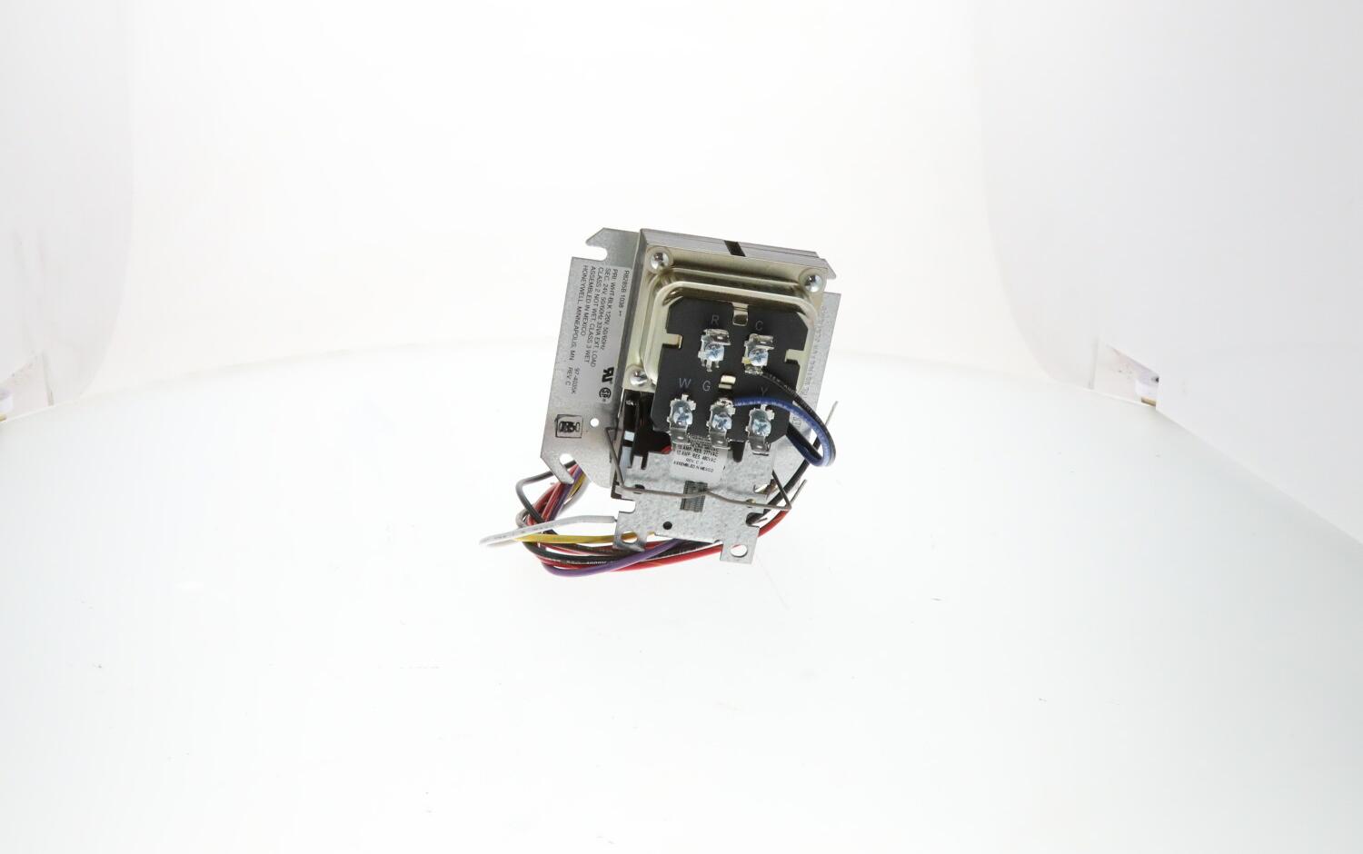 R8285B1038