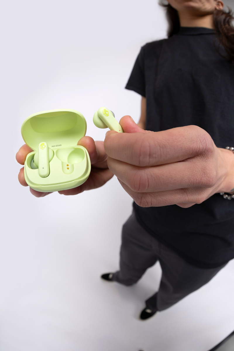 SmokinBuds_Matcha_S2TAW-R954_JillPerkins_OnModelStudio_1191.jpg
