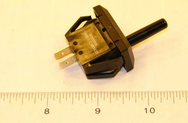 B1370819